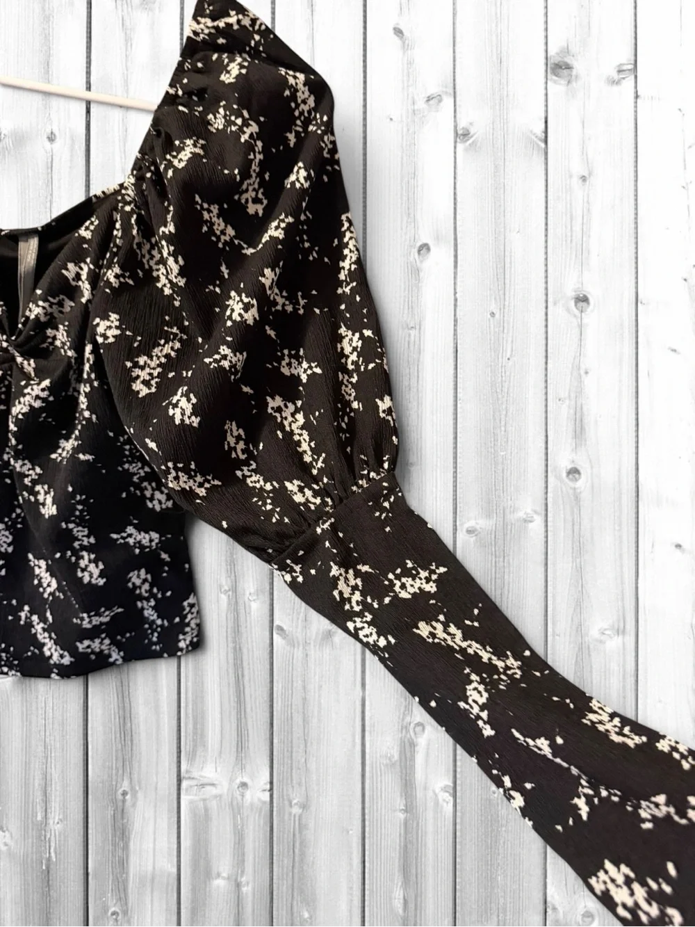 🌸Anthropologie Black Floral Puff-Sleeve Women's Top